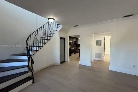 Villa ou maison à louer à Miami, Floride: 4 chambres, 195.09 m2 № 2023889 - photo 13