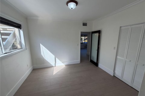 Villa ou maison à louer à Miami, Floride: 4 chambres, 195.09 m2 № 2023889 - photo 19