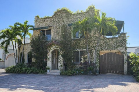 Villa ou maison à Miami, Floride 4 chambres, 195.09 m2 № 2023889