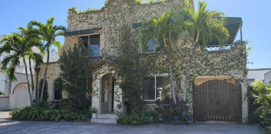 Villa ou maison à Miami, Floride 4 chambres, 195.09 m2 № 2023889