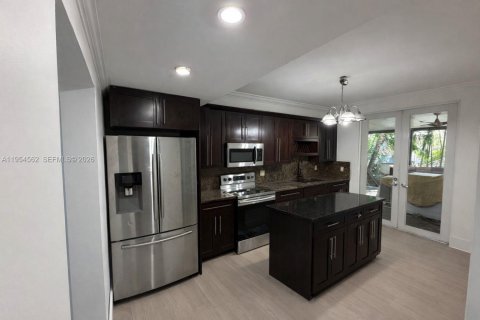 Villa ou maison à louer à Miami, Floride: 4 chambres, 195.09 m2 № 2023889 - photo 7