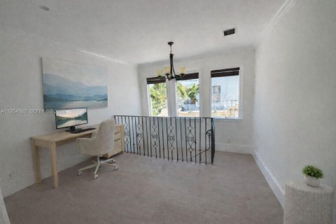 Villa ou maison à louer à Miami, Floride: 4 chambres, 195.09 m2 № 2023889 - photo 9
