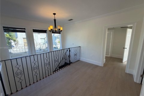 Villa ou maison à louer à Miami, Floride: 4 chambres, 195.09 m2 № 2023889 - photo 17
