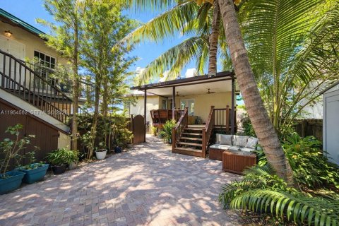 Villa ou maison à louer à Miami, Floride: 4 chambres, 195.09 m2 № 2023889 - photo 14