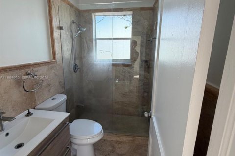 Villa ou maison à louer à Miami, Floride: 4 chambres, 195.09 m2 № 2023889 - photo 11