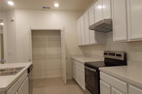 House in Davenport, Florida 4 bedrooms, 218.32 sq.m. № 1879223 - photo 22