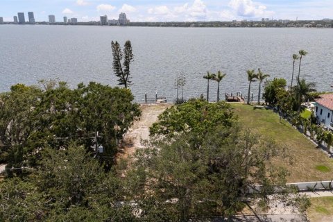 House in Tampa, Florida 6 bedrooms, 687.48 sq.m. № 2127457 - photo 18