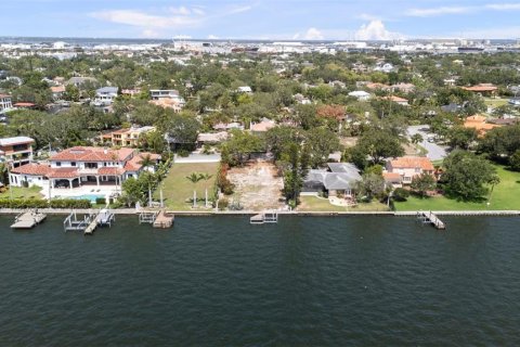 House in Tampa, Florida 6 bedrooms, 687.48 sq.m. № 2127457 - photo 24