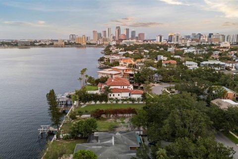 House in Tampa, Florida 6 bedrooms, 687.48 sq.m. № 2127457 - photo 15