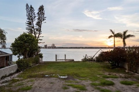 House in Tampa, Florida 6 bedrooms, 687.48 sq.m. № 2127457 - photo 20