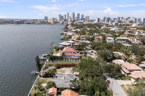 House in Tampa, Florida 6 bedrooms, 687.48 sq.m. № 2127457 - photo 16