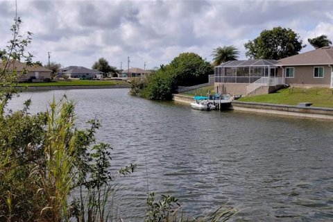 Land in Cape Coral, Florida № 1525753 - photo 2