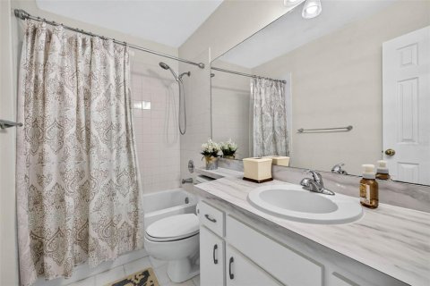 House in Tampa, Florida 4 bedrooms, 220.74 sq.m. № 2312563 - photo 22