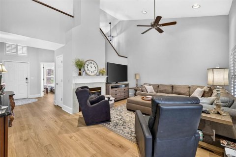 House in Tampa, Florida 4 bedrooms, 220.74 sq.m. № 2312563 - photo 7