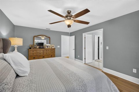 House in Tampa, Florida 4 bedrooms, 220.74 sq.m. № 2312563 - photo 14
