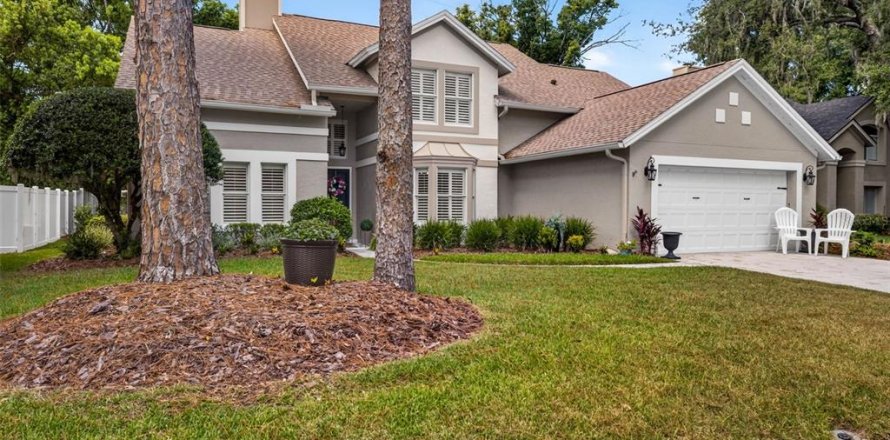 House in Tampa, Florida 4 bedrooms, 220.74 sq.m. № 2312563