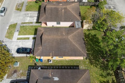 Casa en venta en Miami Gardens, Florida, 3 dormitorios, 118.54 m2 № 1938831 - foto 23