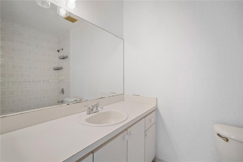 Casa en venta en Miami Gardens, Florida, 3 dormitorios, 118.54 m2 № 1938831 - foto 16