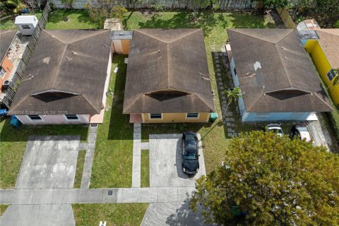 Casa en venta en Miami Gardens, Florida, 3 dormitorios, 118.54 m2 № 1938831 - foto 22