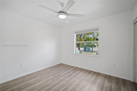 Casa en venta en Miami Gardens, Florida, 3 dormitorios, 118.54 m2 № 1938831 - foto 11