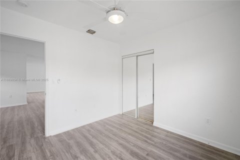Casa en venta en Miami Gardens, Florida, 3 dormitorios, 118.54 m2 № 1938831 - foto 9