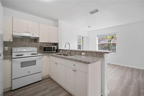 Villa ou maison à vendre à Miami Gardens, Floride: 3 chambres, 118.54 m2 № 1938831 - photo 19