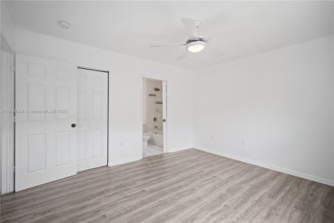 Casa en venta en Miami Gardens, Florida, 3 dormitorios, 118.54 m2 № 1938831 - foto 14