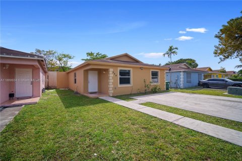 Casa en venta en Miami Gardens, Florida, 3 dormitorios, 118.54 m2 № 1938831 - foto 3