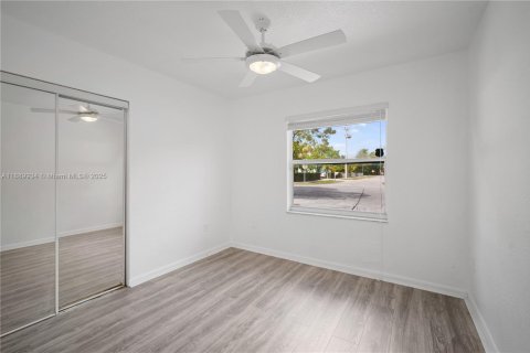Casa en venta en Miami Gardens, Florida, 3 dormitorios, 118.54 m2 № 1938831 - foto 8