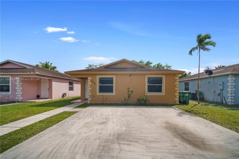 Casa en venta en Miami Gardens, Florida, 3 dormitorios, 118.54 m2 № 1938831 - foto 4