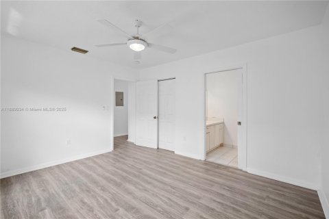 Casa en venta en Miami Gardens, Florida, 3 dormitorios, 118.54 m2 № 1938831 - foto 15
