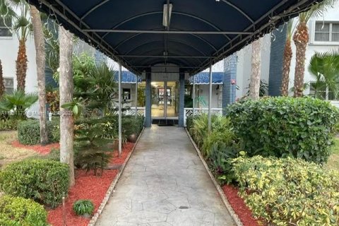 Condominio en venta en Lauderhill, Florida, 1 dormitorio, 86.21 m2 № 1975586 - foto 13