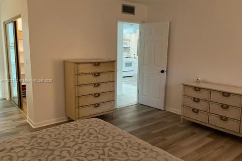 Condominio en venta en Lauderhill, Florida, 1 dormitorio, 86.21 m2 № 1975586 - foto 8