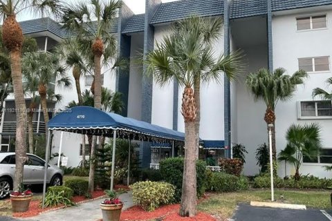 Condominio en venta en Lauderhill, Florida, 1 dormitorio, 86.21 m2 № 1975586 - foto 12