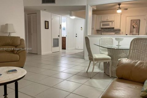 Condominio en venta en Lauderhill, Florida, 1 dormitorio, 86.21 m2 № 1975586 - foto 4