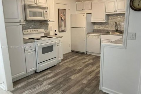 Condominio en venta en Lauderhill, Florida, 1 dormitorio, 86.21 m2 № 1975586 - foto 1