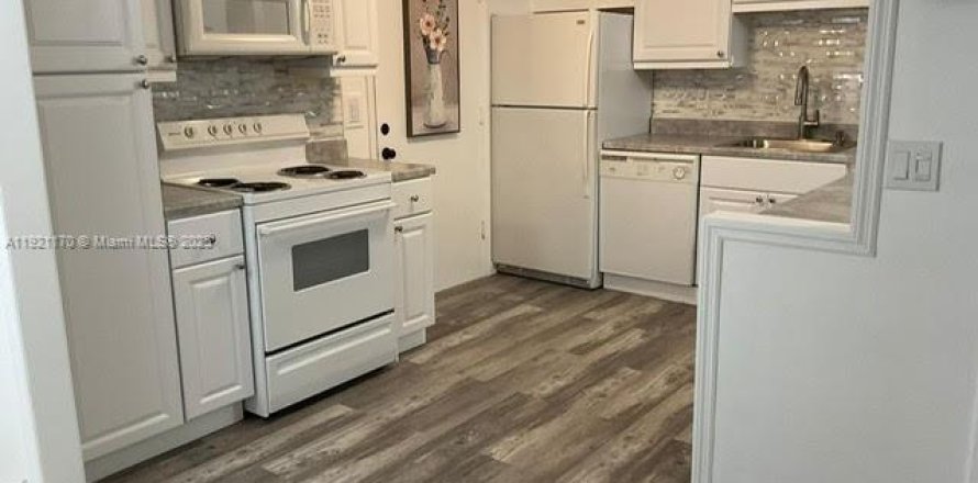 Condominio en Lauderhill, Florida, 1 dormitorio  № 1975586