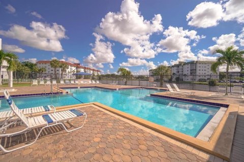 Condominio en venta en Lauderhill, Florida, 1 dormitorio, 86.21 m2 № 1975586 - foto 14