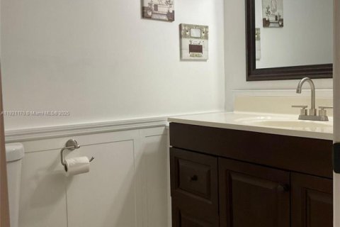 Condominio en venta en Lauderhill, Florida, 1 dormitorio, 86.21 m2 № 1975586 - foto 11