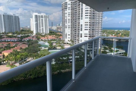 Снять в аренду кондоминиум в Авентура, Флорида 2 спальни, 96.43м2, № 2003539 - фото 3