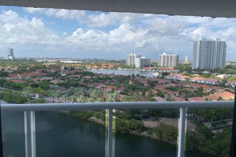 Снять в аренду кондоминиум в Авентура, Флорида 2 спальни, 96.43м2, № 2003539 - фото 2