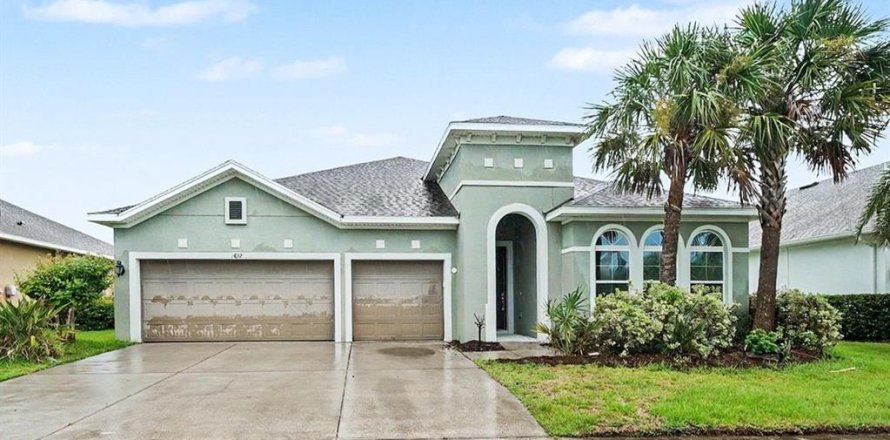 Villa ou maison à Wesley Chapel, Floride 4 chambres, 236.34 m2 № 2266933