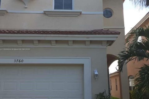 Casa en venta en Homestead, Florida, 5 dormitorios, 192.31 m2 № 1952583 - foto 1