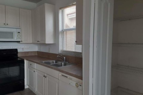 House in Homestead, Florida 5 bedrooms, 192.31 sq.m. № 1952583 - photo 30