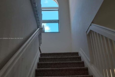 Casa en venta en Homestead, Florida, 5 dormitorios, 192.31 m2 № 1952583 - foto 18