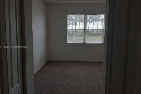 Casa en venta en Homestead, Florida, 5 dormitorios, 192.31 m2 № 1952583 - foto 13