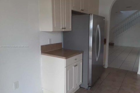 Casa en venta en Homestead, Florida, 5 dormitorios, 192.31 m2 № 1952583 - foto 6