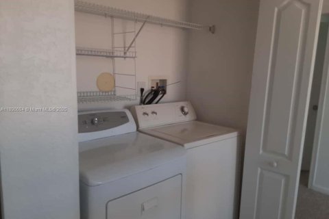 Casa en venta en Homestead, Florida, 5 dormitorios, 192.31 m2 № 1952583 - foto 19