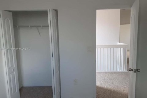 Casa en venta en Homestead, Florida, 5 dormitorios, 192.31 m2 № 1952583 - foto 25