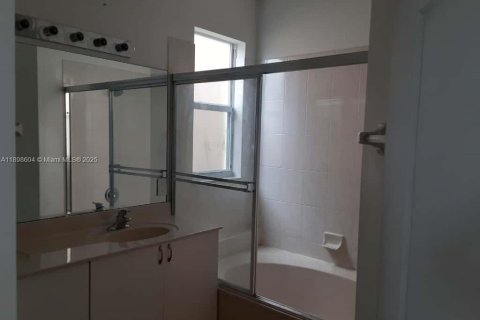 Casa en venta en Homestead, Florida, 5 dormitorios, 192.31 m2 № 1952583 - foto 14